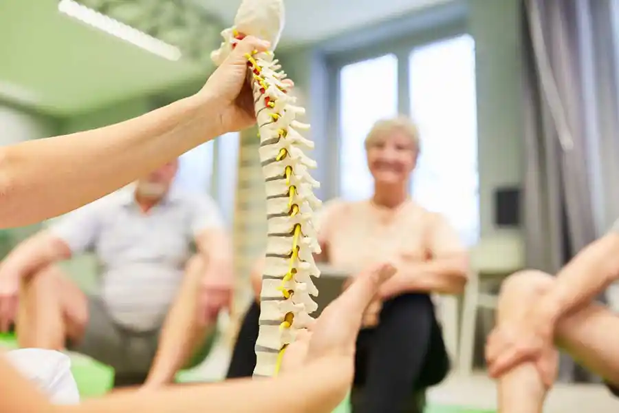 Rehagruppe während der Rehaschulung: Die Klinik Bad Reichenhall bietet viele interessante Schulungen an. Rehagruppe während der Rehaschulung: Die Klinik Bad Reichenhall bietet viele interessante Schulungen an.