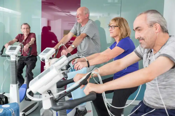 Patienten trainieren zusammen Patienten trainieren zusammen