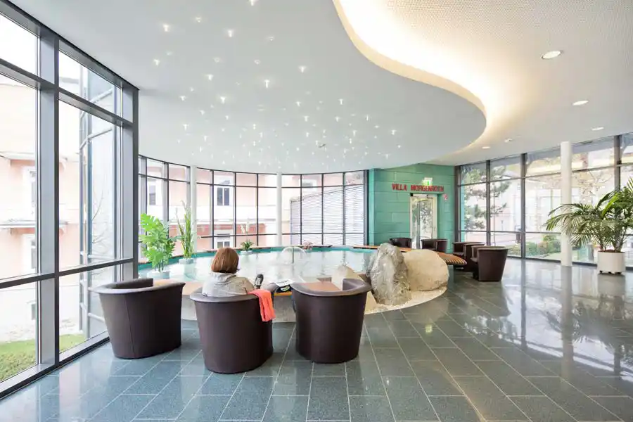 Sitzplätze im Aufenthaltsbereich Sitzplätze im Aufenthaltsbereich